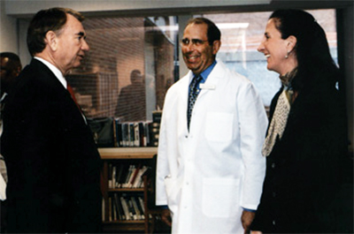 Dr. Gallin and Maureen Gormley briefly speak with Secretary Thompson
