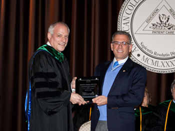 Dr Fred Ognibene receives an award from the SCCM president