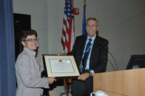 Dr. Bleumke presents Dr. Meltzer with the Doppman lecure certificate