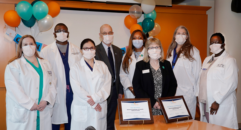Operating room nurses accept award